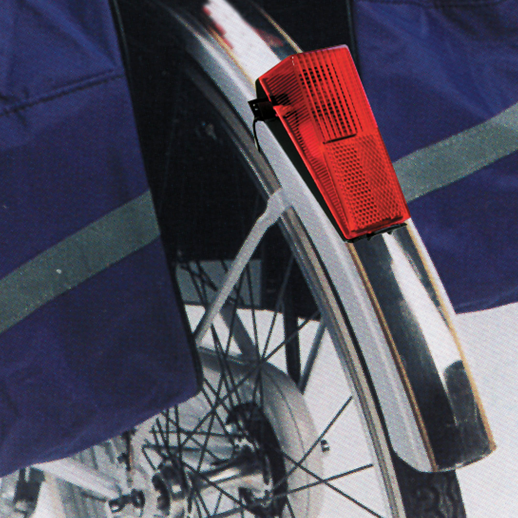 Fanale posteriore con filo e catarifrangente – DAC Srl